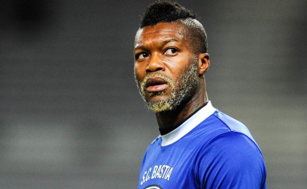 Djibril Cissé, arrestado por chantajear supuestamente a un ex compañero