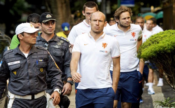 Robben: 'No estamos para hacer tiki-taka'