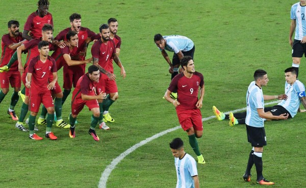 Portugal derrota a Argentina y se coloca líder del grupo D en los Juegos Olímpicos