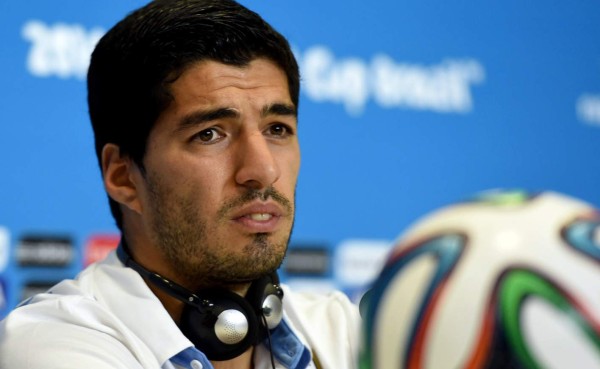 Luis Suárez pide perdón a Chiellini públicamente