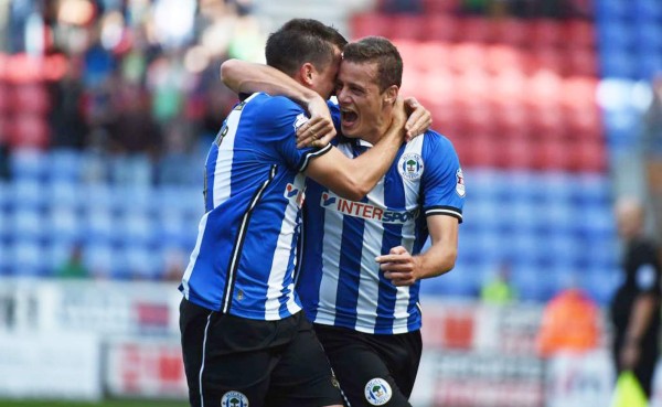 Wigan gana, pero Roger sigue siendo suplente