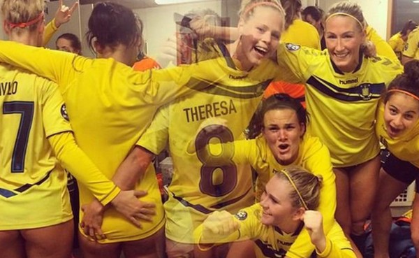 Futbolistas desnudas causan escándalo en el fútbol de Dinamarca