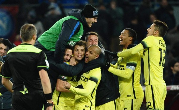 El Inter derrotó al Napoli y se mete en las semifinales de Copa