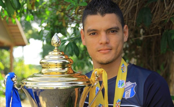 Luis Álvarado, salvado por el fútbol de las garras del alcohol y las drogas