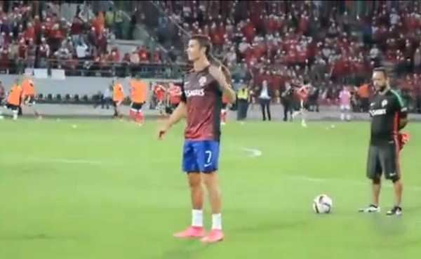 VIDEO: A Cristiano le gritaron 'Messi, Messi' en Albania y así reaccionó