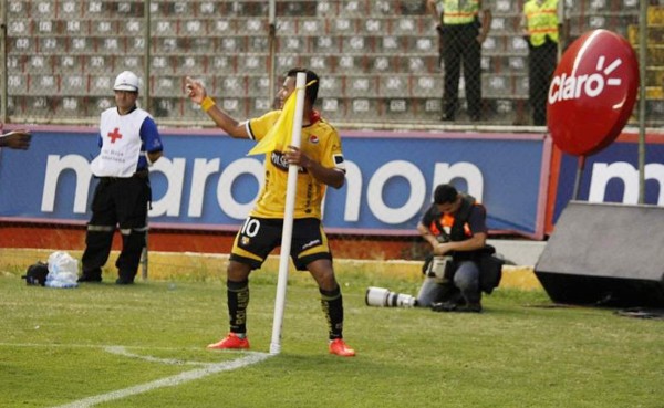 Mario Martínez anota su primer gol con Barcelona de Ecuador
