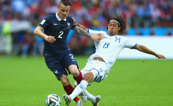 Francia se entrena a puerta cerrada sin Debuchy