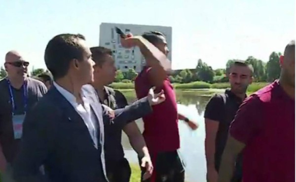 Encuentran el micrófono que Cristiano Ronaldo tiró al lago y será subastado