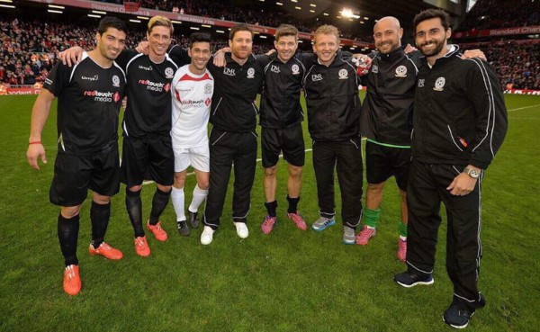 VIDEO: Partido benéfico reunió a exjugadores del Liverpool en Anfield