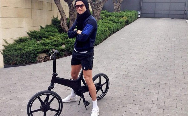 Cristiano Ronaldo aprovecha su día andando en bicicleta