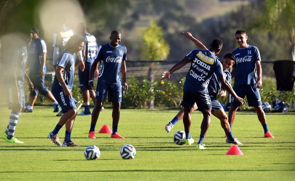 'Muma' estará ante Ecuador, Suárez busca sustituto de Wilson