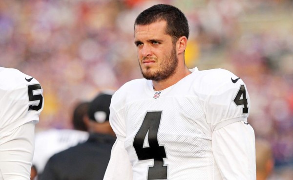 Mariscal de campo de los Raiders sufre conmoción