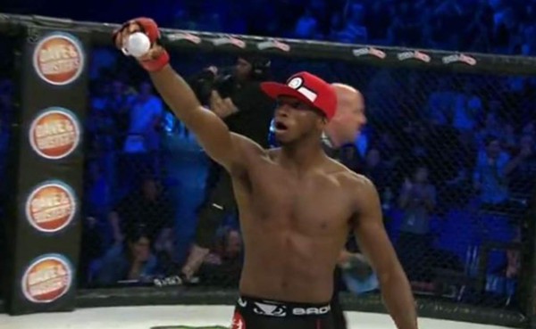 VIDEO: Derrota a su rival y lo captura como si fuese un Pokemon