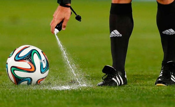 La UEFA aprueba el uso del spray en sus competiciones