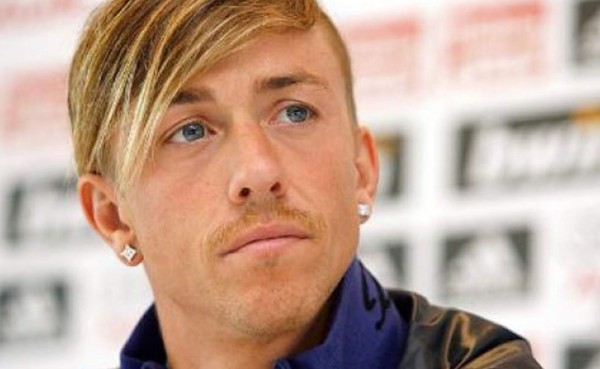 Guti sale en defensa de Piqué por los silbidos en su contra