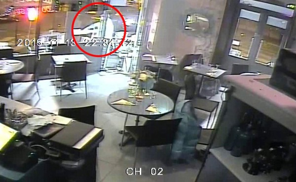 INFORME ESPECIAL: Revelan un video dramático del ataque a un restaurante en París