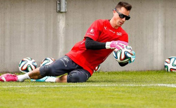 Arquero de Suiza se prepara con lentes de alta tecnología