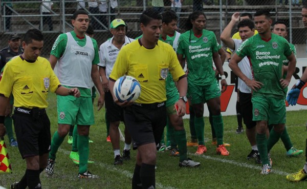 Por 'gestos obscenos' expulsó Manuel Zelaya a Júnior Morales