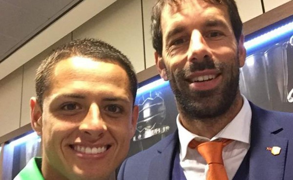 Ruud van Nistelrooy: 'Chicharito es un ejemplo de profesional'
