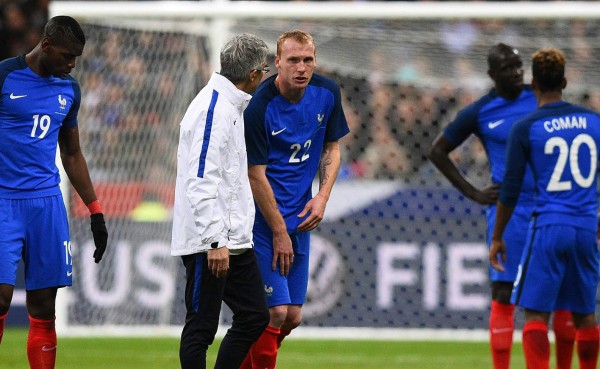 Defensa del Barcelona Mathieu será operado y se perderá la temporada