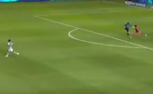 VIDEO: Polémico gol anulado a Ronaldinho ante Santos