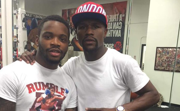 'E-Boy' Gómez presume fotografía con Floyd Mayweather en el gimnasio