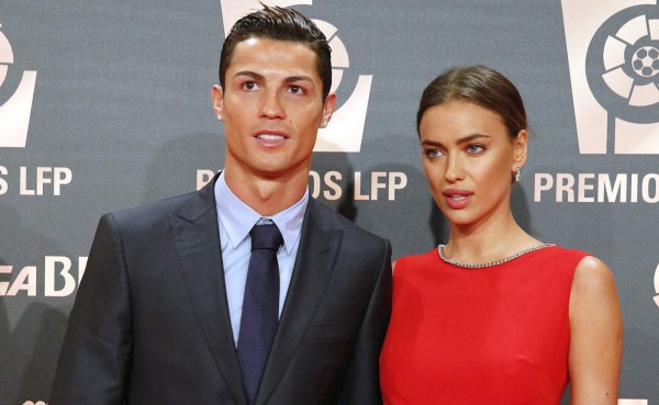 VIDEO: Las parejas de Cristiano y Navas brillan en la alfombra roja