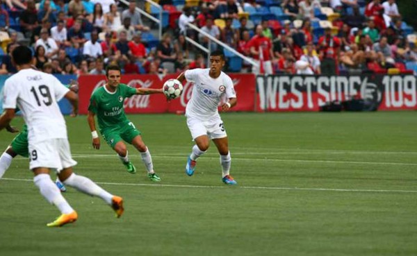 Goles salvadoreños en empate entre Atlanta y el Cosmos en la NASL
