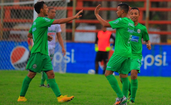 Marathón le gana amistoso al Platense con show de Denovan