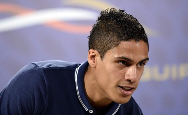 Varane no entrena con Francia por problemas estomacales