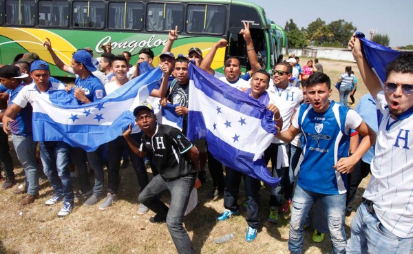 VIDEO: Invasión de aficionados hondureños en el Cuscatlán