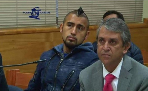 Arturo Vidal evita ir a juicio por conducir ebrio durante la Copa América