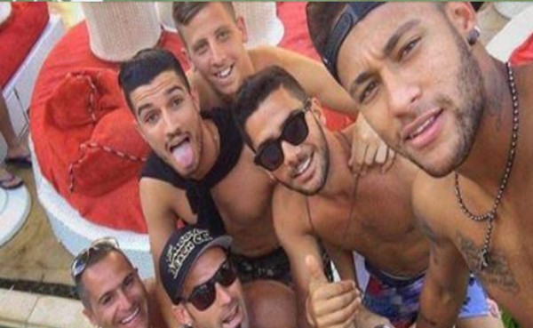 VIDEO: Neymar se consoló en fiesta con amigos tras eliminación de Brasil de la Copa América