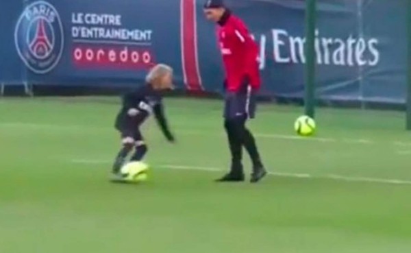 VIDEO: Zlatan Ibrahimovic fue humillado por su hijo con este regate