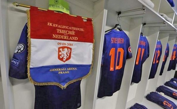 República Checa vence a Holanda con gol a último minuto
