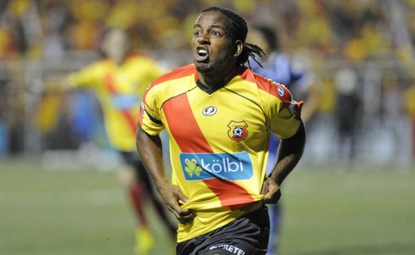 Víctor 'Mambo' Núñez es nuevo delantero del Real España