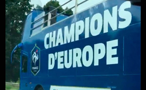 Captan el autobús que utilizaría Francia para festejar si gana la Eurocopa