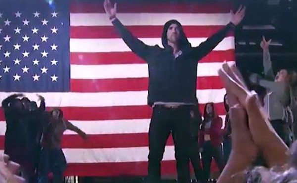 VIDEO: Michael Phelps rapeó y se vistió como Eminem