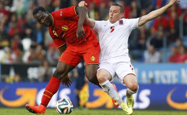 Bélgica calienta motores y derrota 2-0 a Suecia