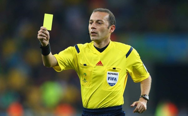 El turco Cakir arbitrará la semifinal Argentina -Holanda