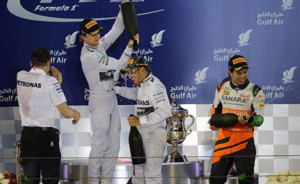 Hamilton se queda con el GP de Bahréin, Checo Pérez completó el podio