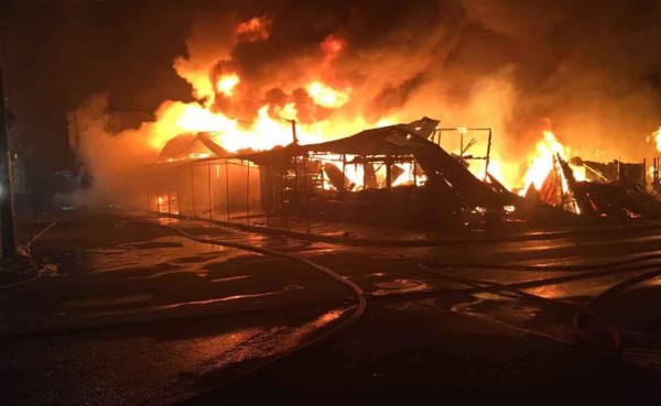 Especial: Voraz incendio en Mercado Central de San Pedro Sula consume 80 puestos de venta