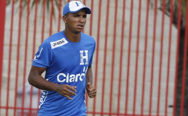 Donis Escober demuestra sus dotes de atacante con Honduras