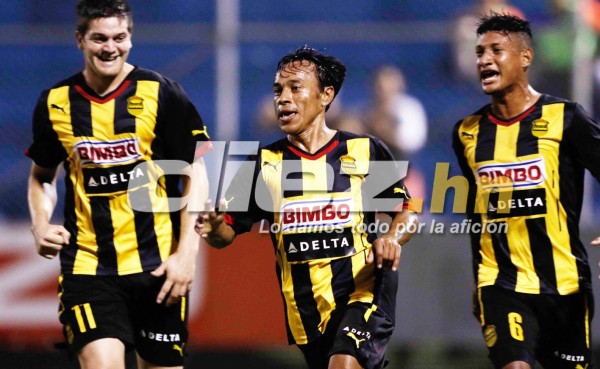 Real España triunfa y toma oxígeno en la tabla general