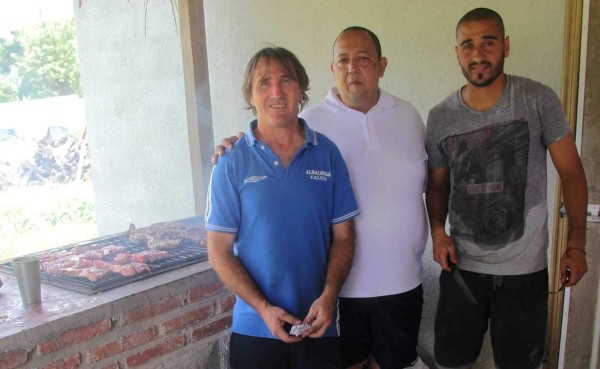 Victoria olvida la pena del debut con un asado playero