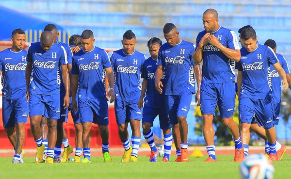 Honduras atacaría a México con Roger Rojas y Romell Quioto