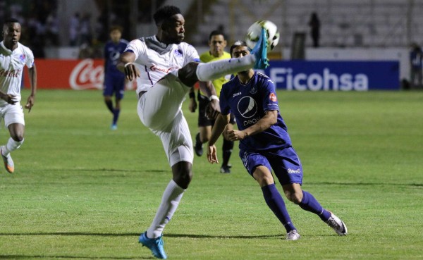 Héctor Vargas le gana la serie a Diego Vázquez en los clásicos