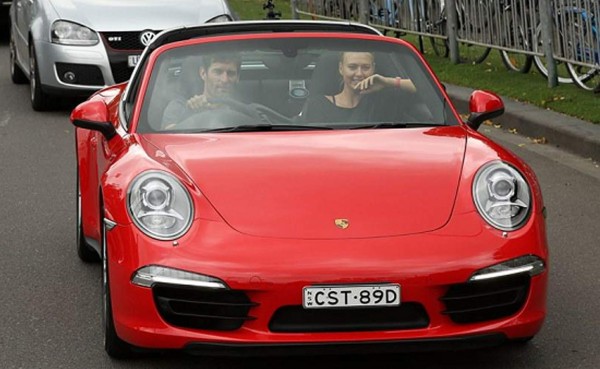 Mark Webber saca a pasear a María Sharapova en Melbourne