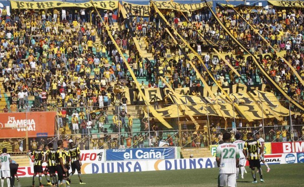 Real España prohíbe ingreso de barra visitante a sus partidos de local