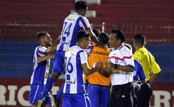 Victoria dejó en el camino a Real Sociedad y clasifica a las semifinales